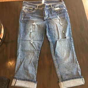 Maurice’s- Distressed Capri Length Jean